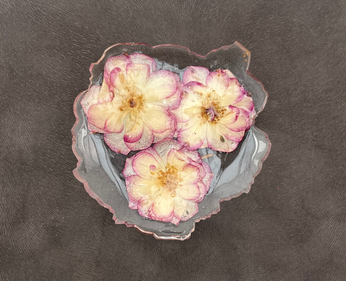 🌸 Pressed Floral Resin Trinket Dish – Soft Grey & Blush