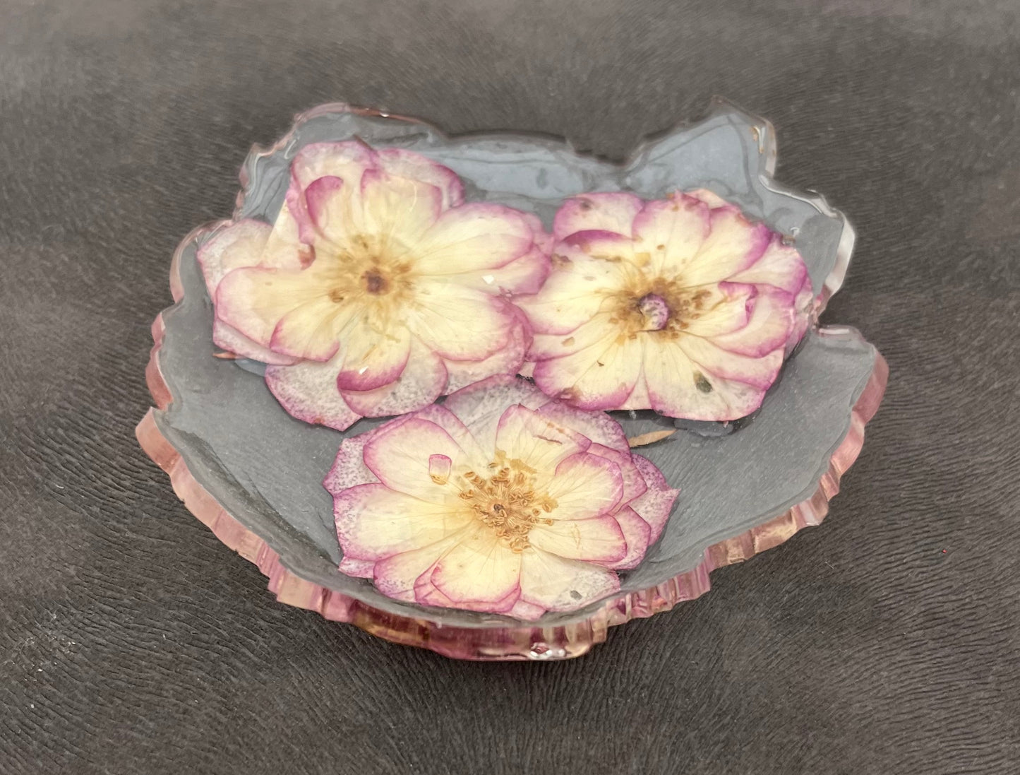 🌸 Pressed Floral Resin Trinket Dish – Soft Grey & Blush