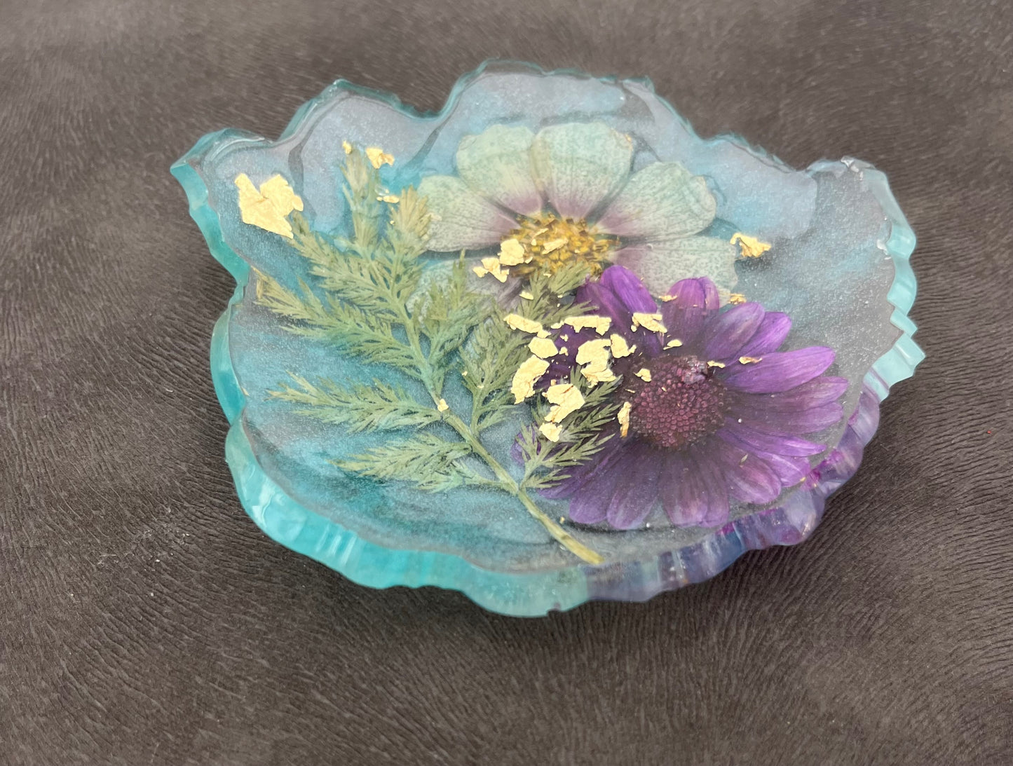 🌿 Pressed Floral Resin Trinket Dish – Teal & Purple